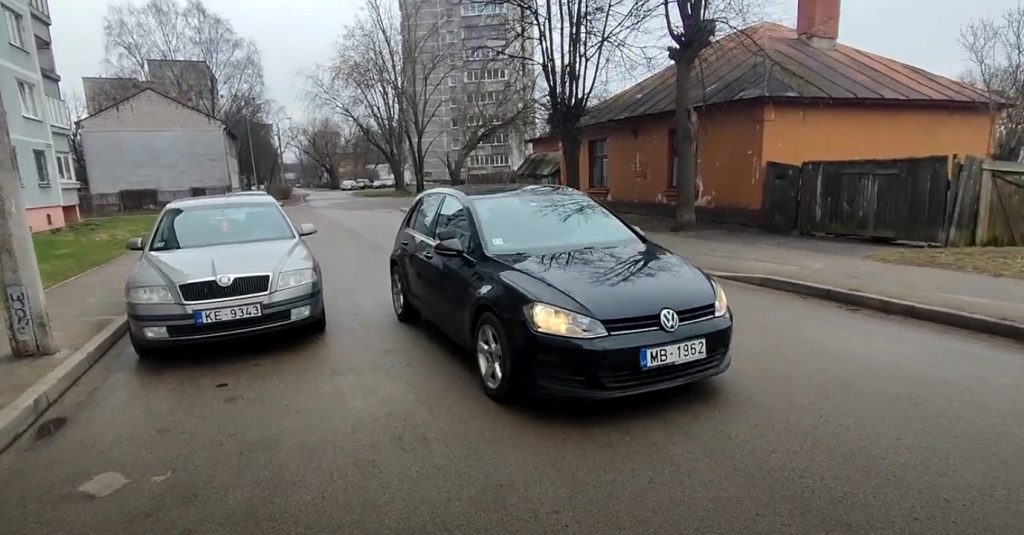 Paralēlā parkošanās