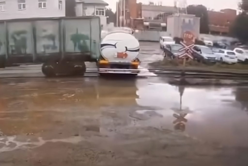 Degvielas vedēja un kravas vilciena avārija